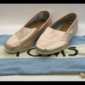 Tom’s NWOT light pink grosgrain slip on new in bag